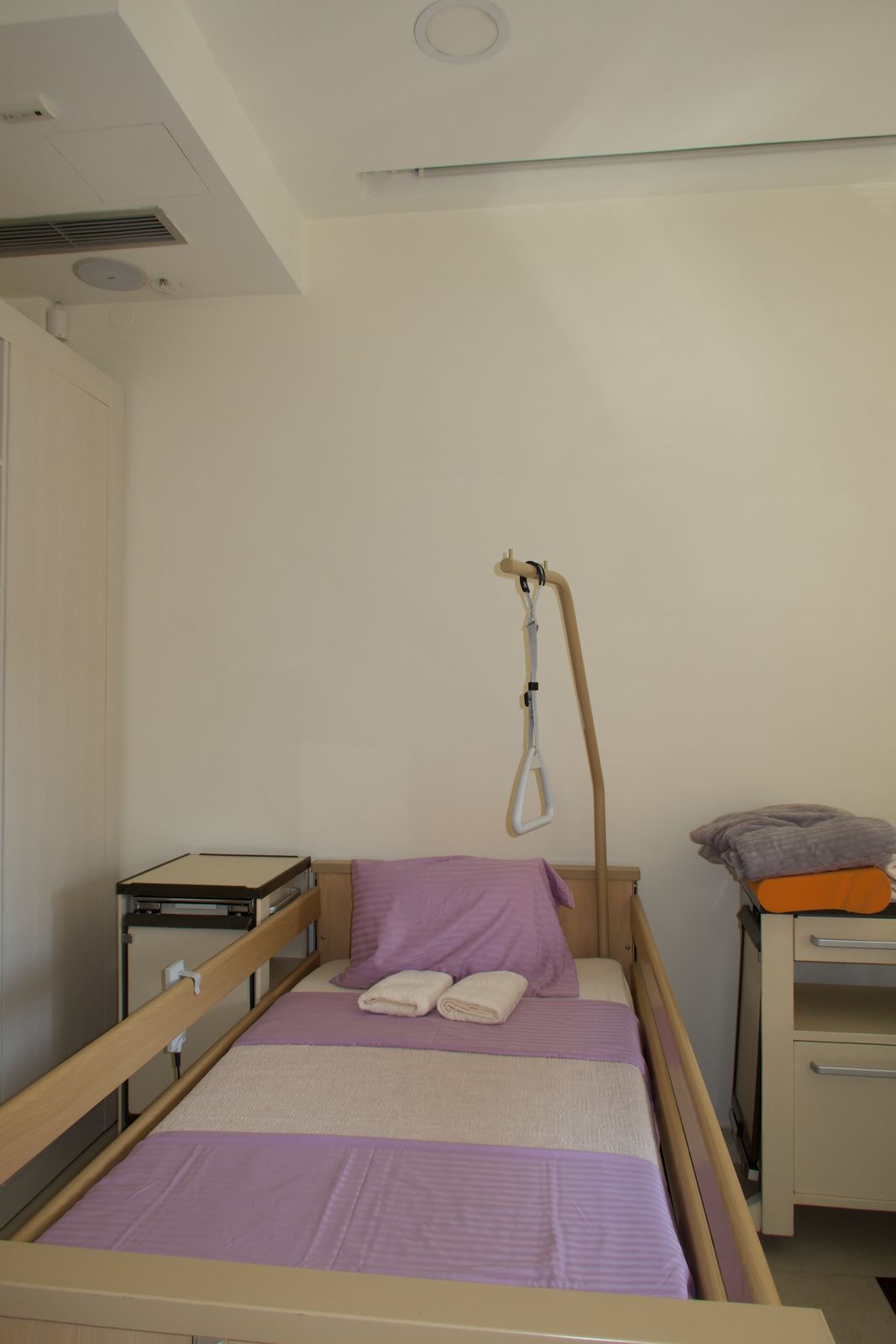 Dvokrevetna soba sa medicinskim krevetom